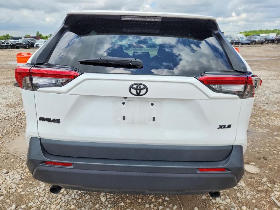 2024 TOYOTA RAV4 XLE 6