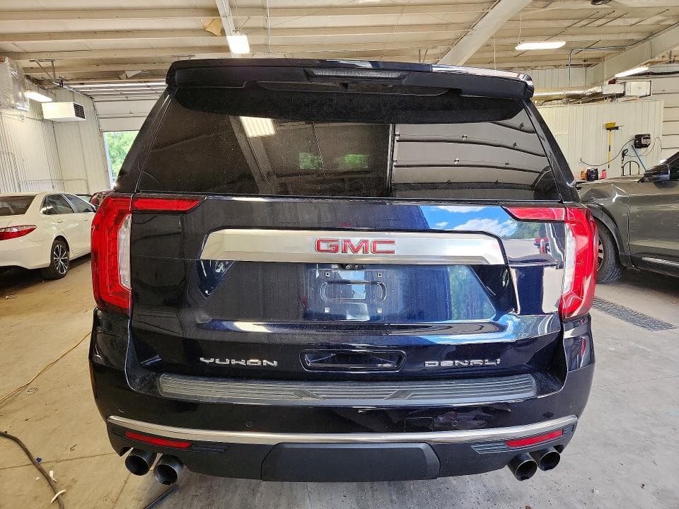 2021 GMC YUKON DENALI 6