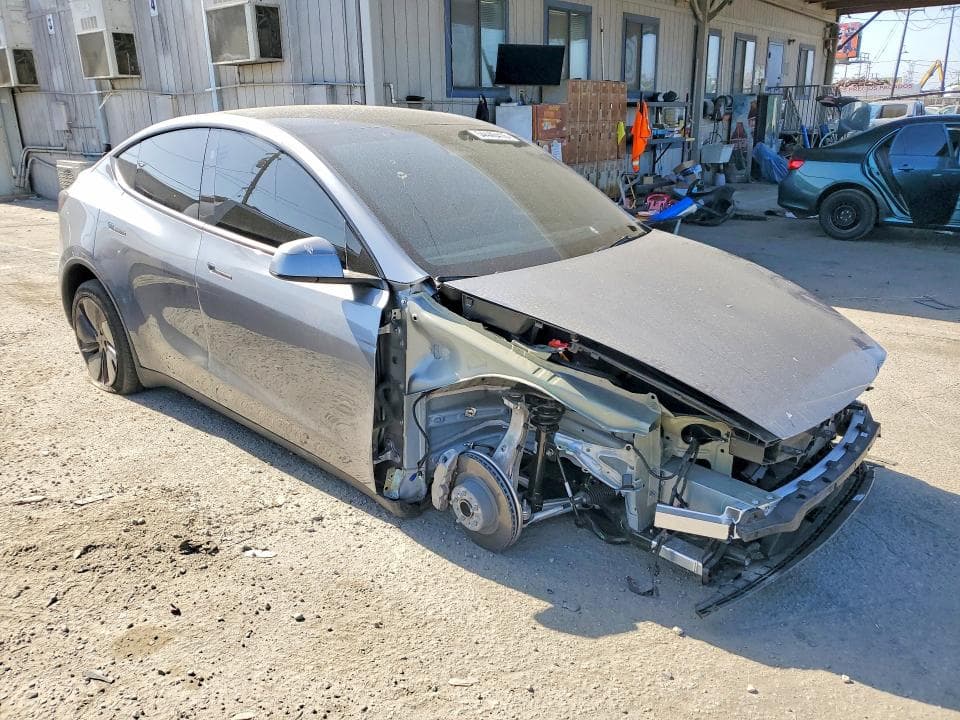 2026 TESLA MODEL Y 4