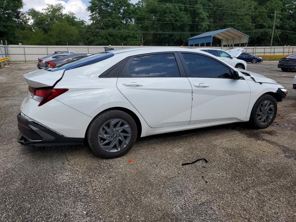 2024 HYUNDAI ELANTRA SEL 3