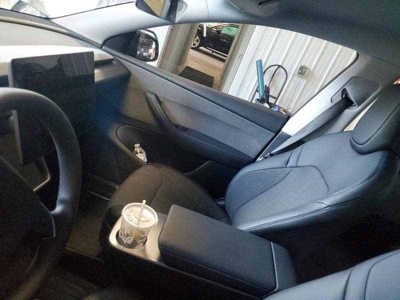 2026 TESLA MODEL Y 9