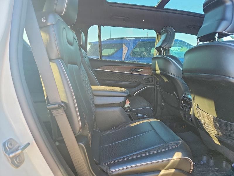 2023 JEEP GRAND CHEROKEE L SUMMIT 11