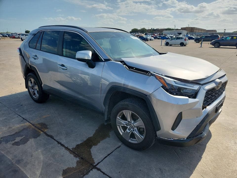 2022 TOYOTA RAV4 XLE 4