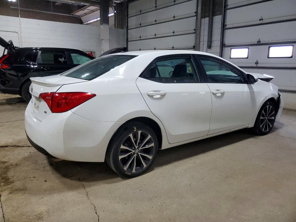 2017 TOYOTA COROLLA SE 3