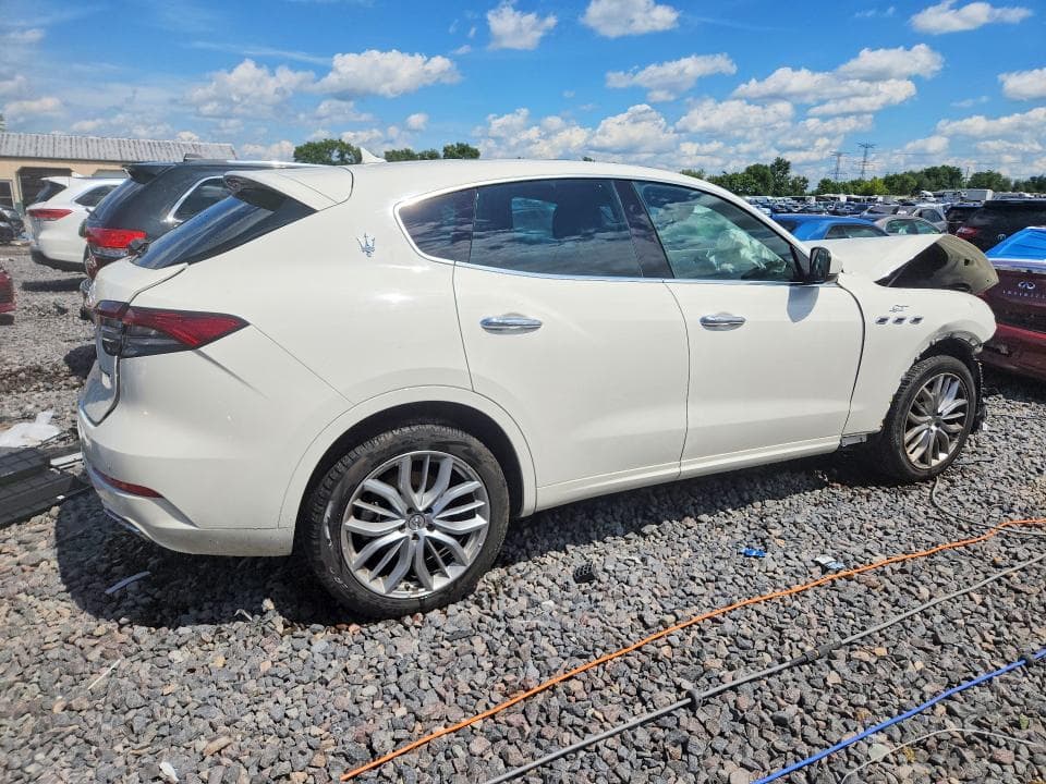2022 MASERATI LEVANTE BASE 3