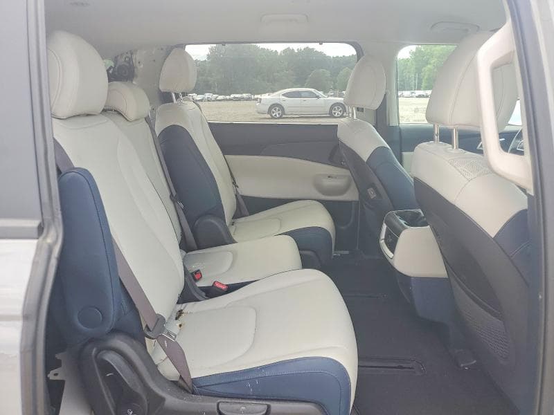 2025 KIA CARNIVAL EX 11