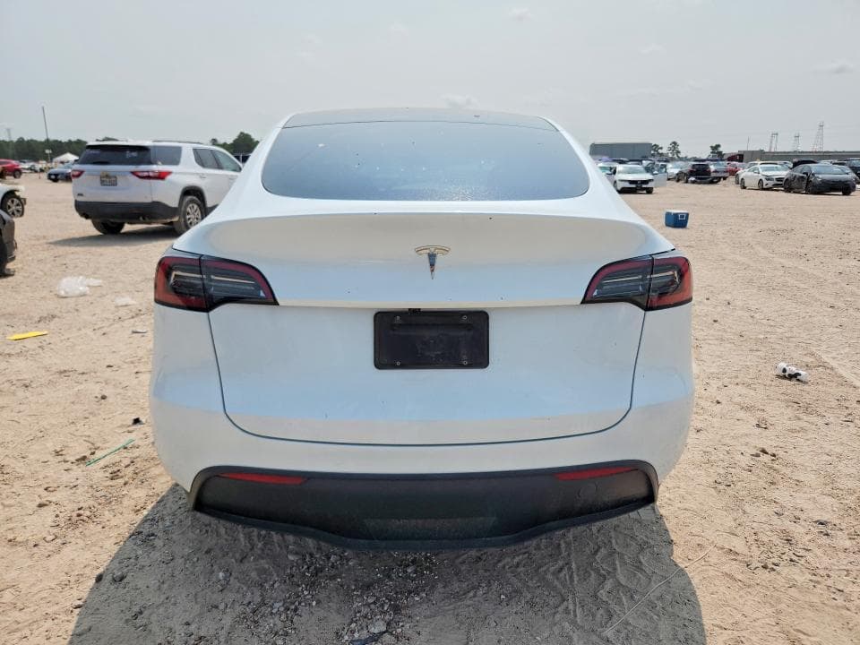 2025 TESLA MODEL Y 6