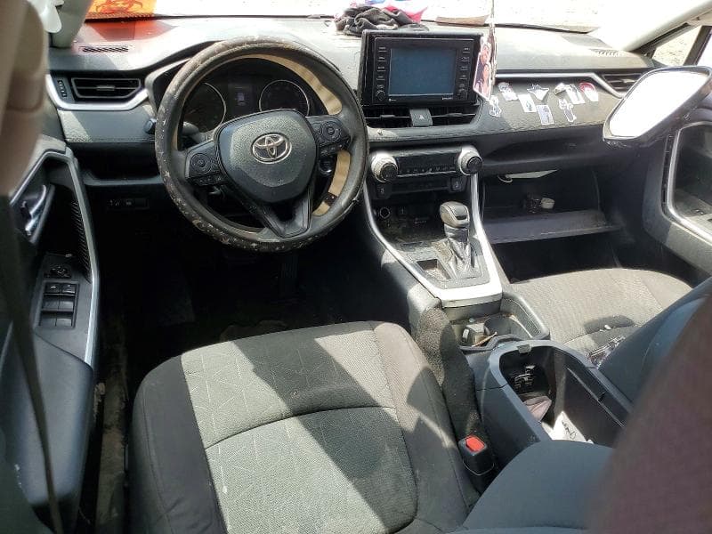2020 TOYOTA RAV4 XLE 8