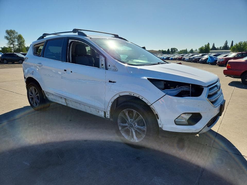 2017 FORD ESCAPE SE 4