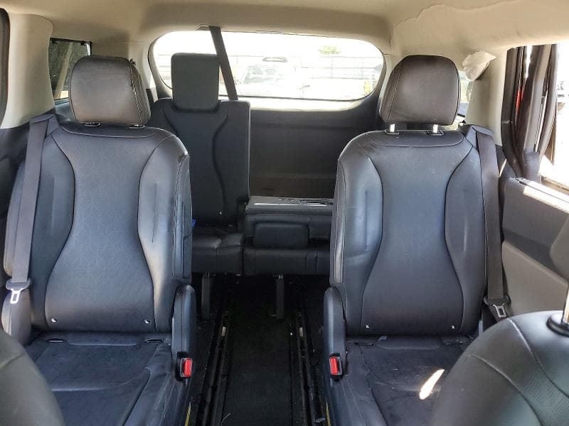 2025 KIA CARNIVAL EX 10
