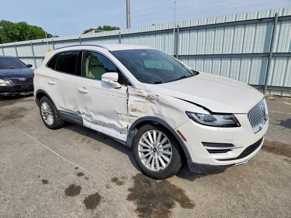 2019 LINCOLN MKC 4