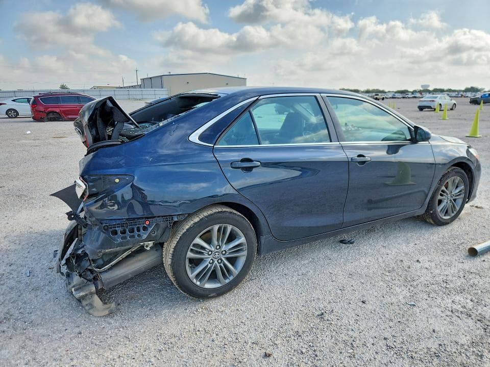2017 TOYOTA CAMRY SE 3