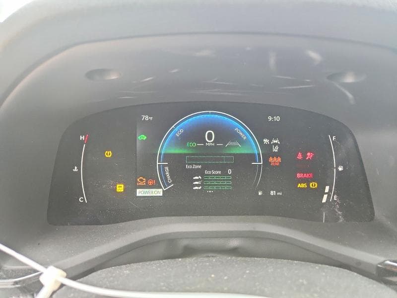 2025 TOYOTA CAMRY SE 9