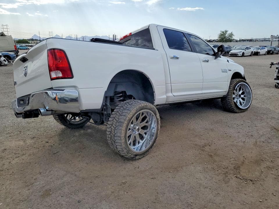 2017 RAM 1500 SLT 3