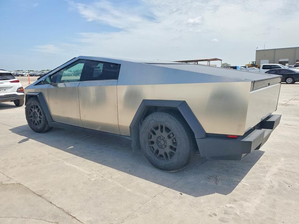2025 TESLA CYBERTRUCK 2