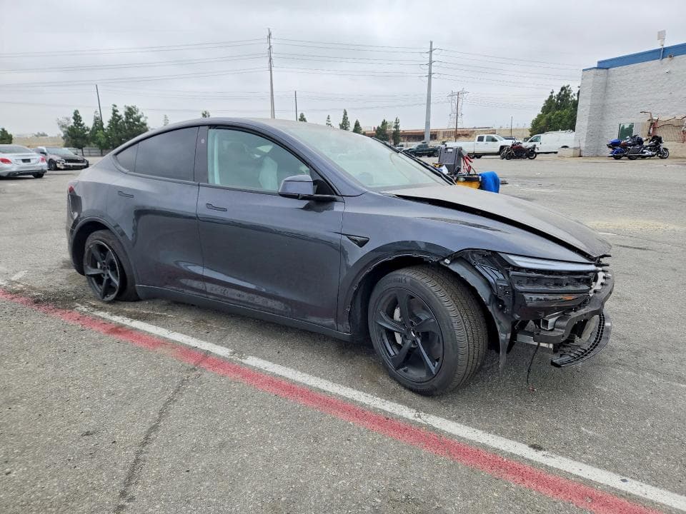 2026 TESLA MODEL Y 4