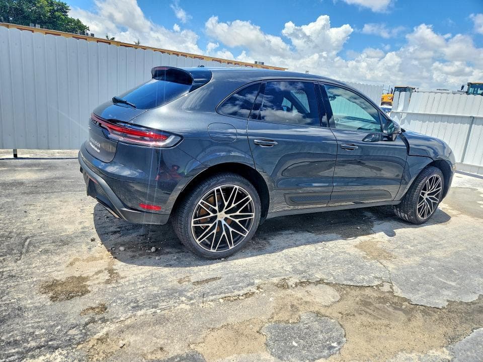 2026 PORSCHE MACAN BASE 3