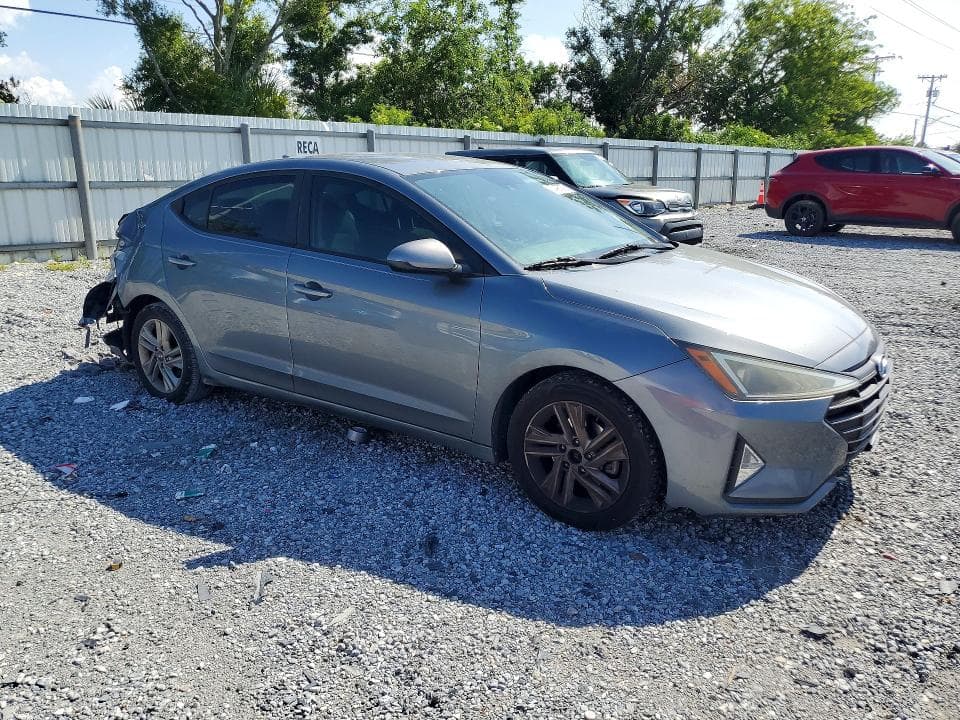 2019 HYUNDAI ELANTRA 4