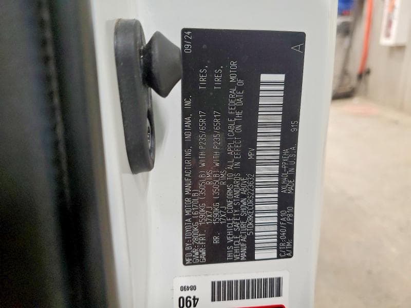 2024 TOYOTA SIENNA LE 14