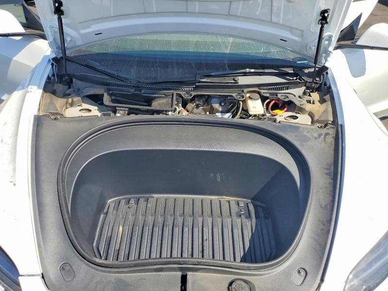 2026 TESLA MODEL 3 11