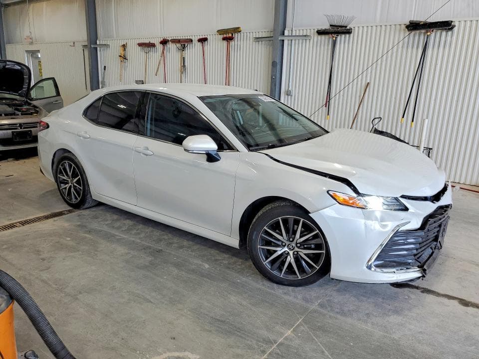 2022 TOYOTA CAMRY XLE 4