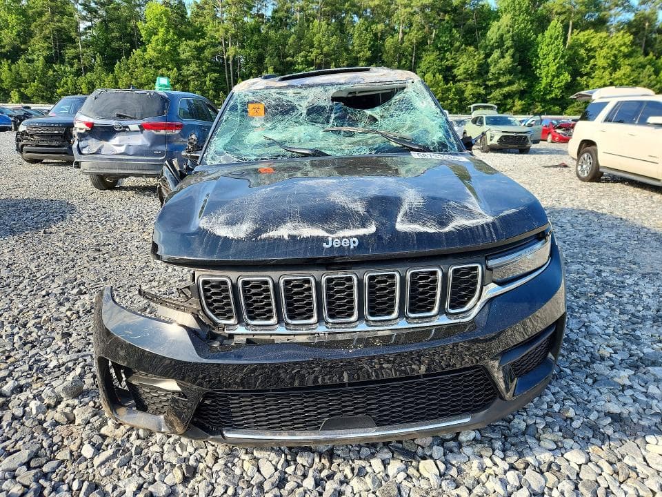 2023 JEEP GRAND CHEROKEE LAREDO 5