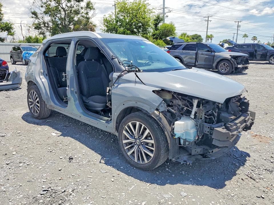 2021 NISSAN KICKS SV 4