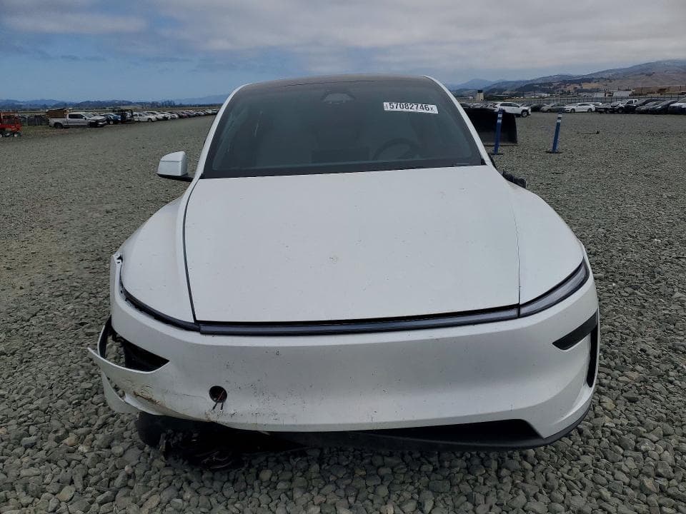 2026 TESLA MODEL Y 5