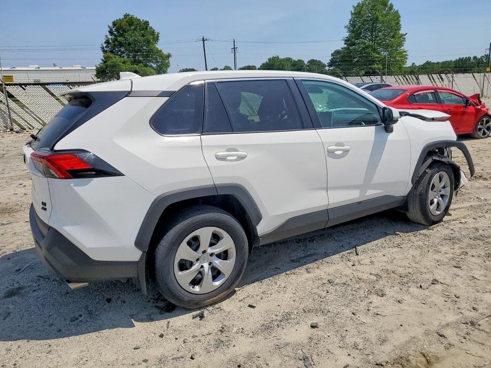 2023 TOYOTA RAV4 LE 3