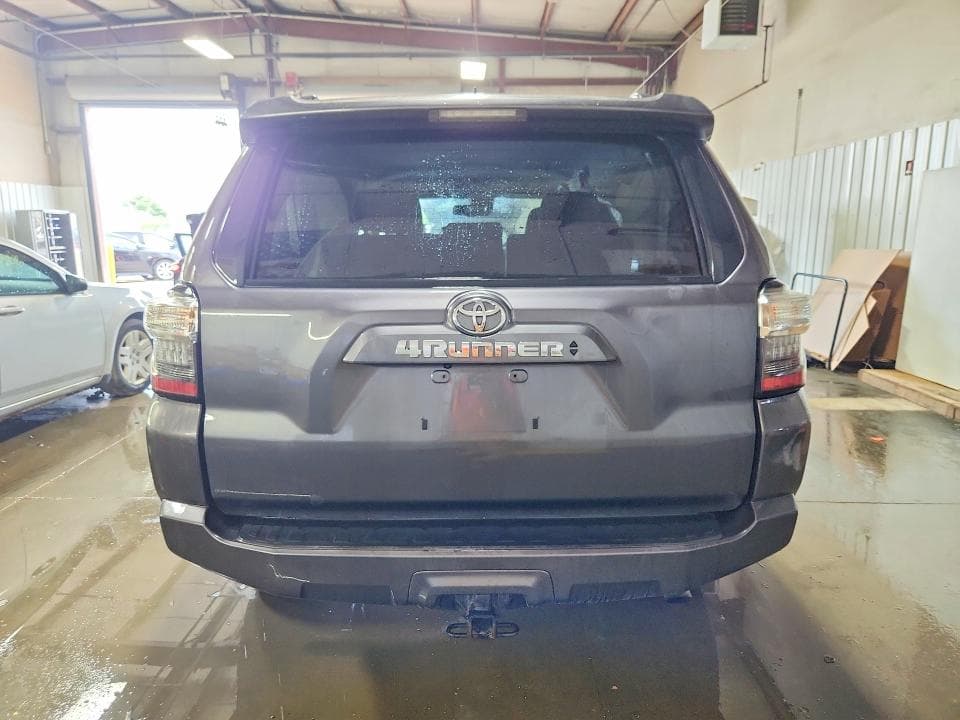 2021 TOYOTA 4RUNNER SR5 6