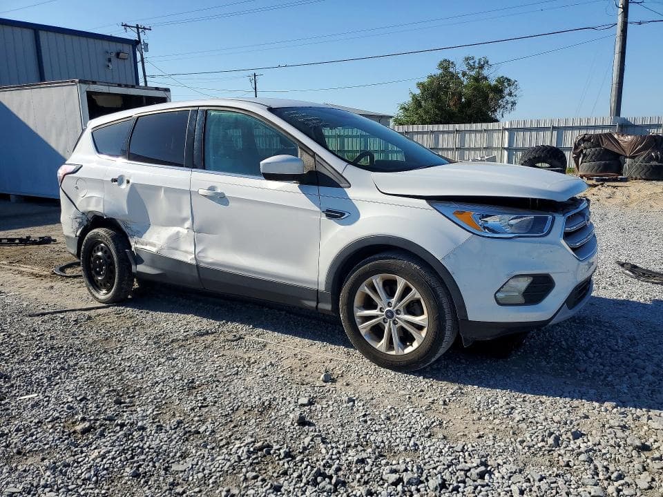 2017 FORD ESCAPE SE 4