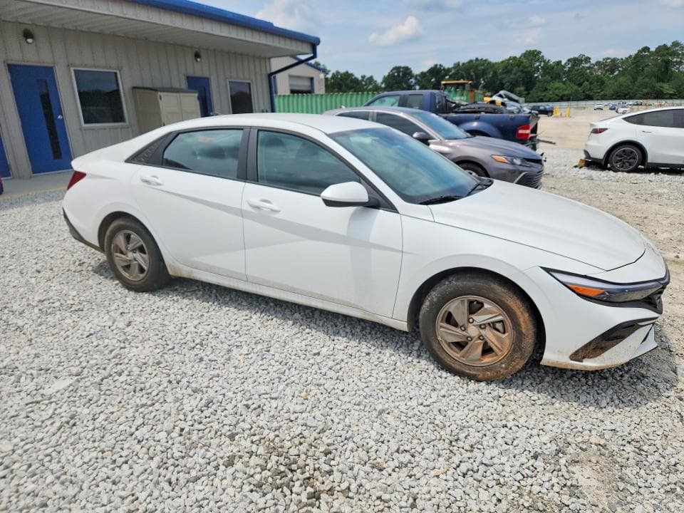 2025 HYUNDAI ELANTRA SE 4