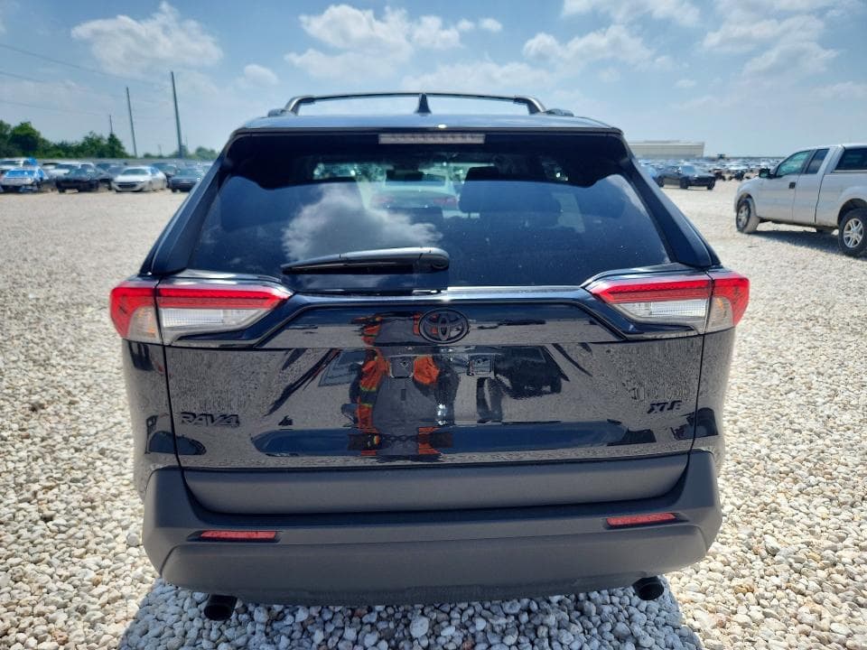 2025 TOYOTA RAV4 XLE PREMIUM 6