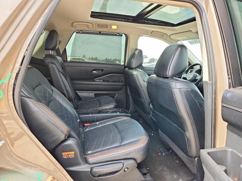 2023 NISSAN PATHFINDER PLATINUM 11