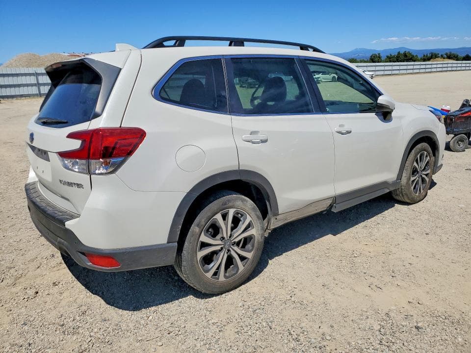 2023 SUBARU FORESTER LIMITED 3