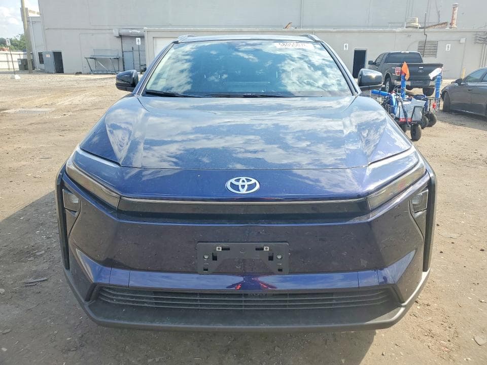 2026 TOYOTA BZ XLE 5