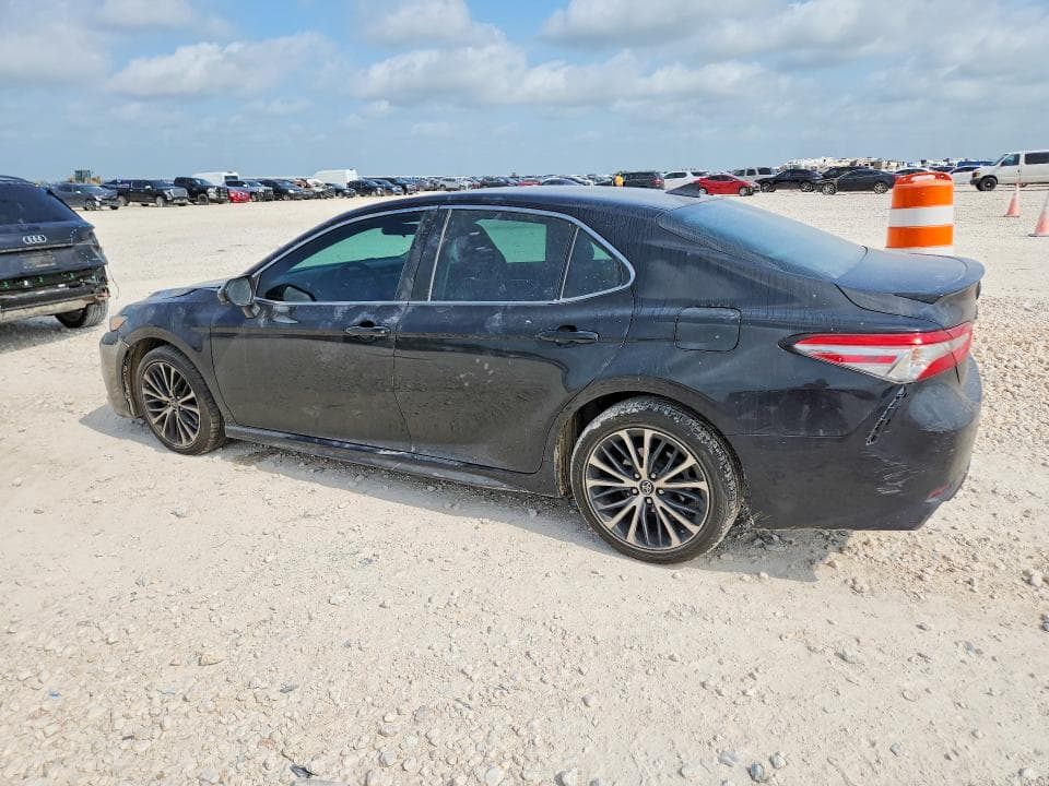 2019 TOYOTA CAMRY SE 2