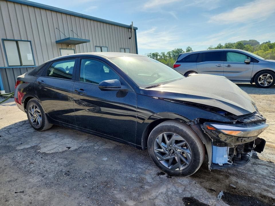 2024 HYUNDAI ELANTRA SEL 4