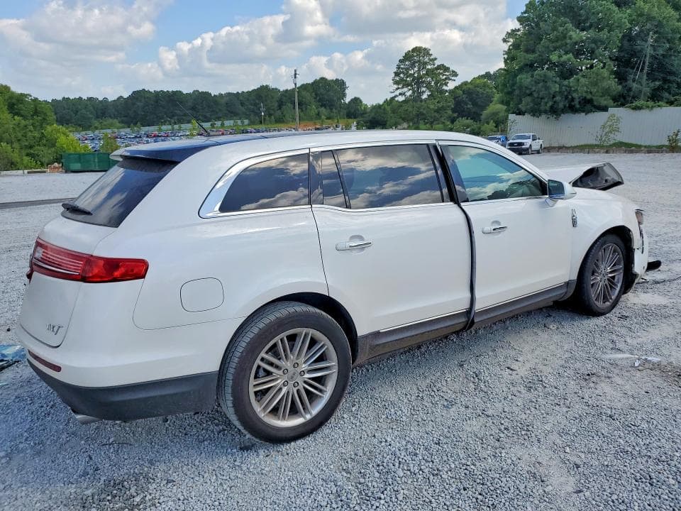 2019 LINCOLN MKT 3