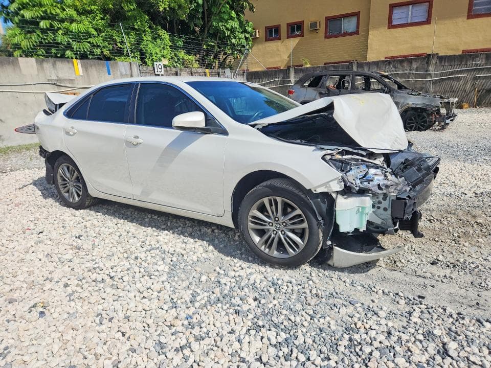 2017 TOYOTA CAMRY SE 4