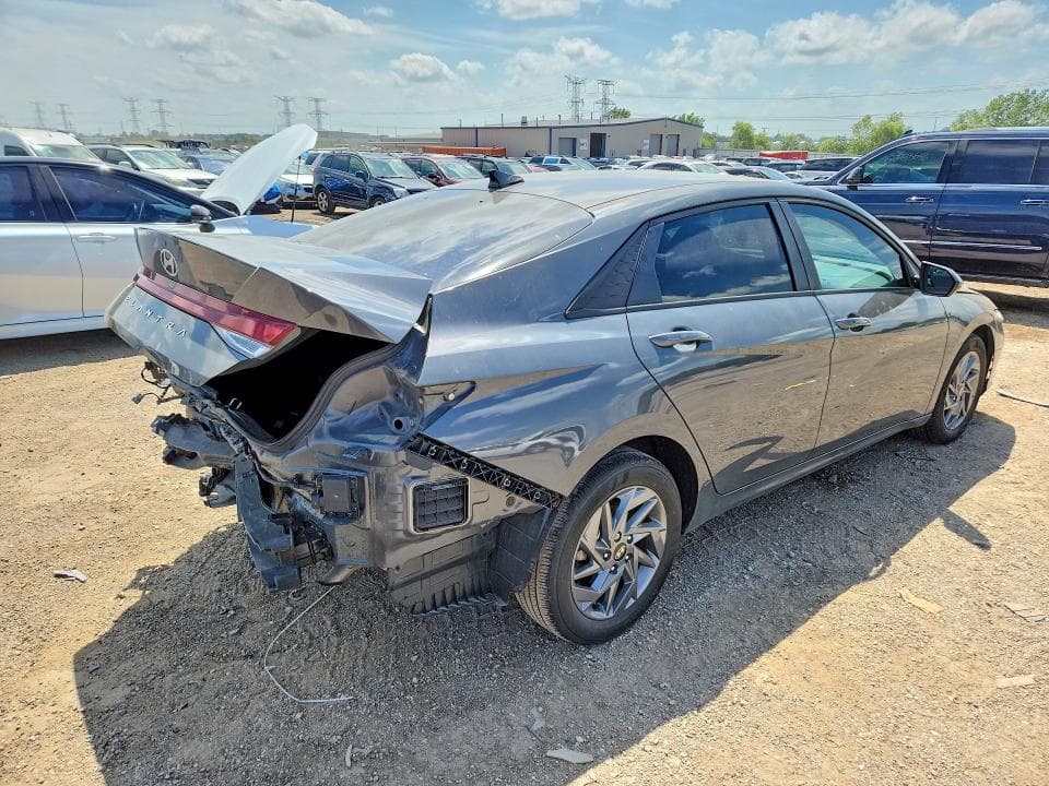 2024 HYUNDAI ELANTRA SEL 3
