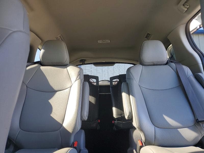 2021 TOYOTA SIENNA XLE 10