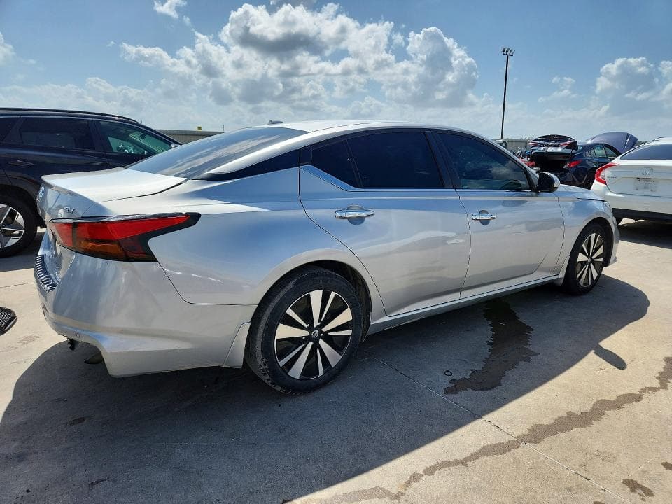 2021 NISSAN ALTIMA SV 3