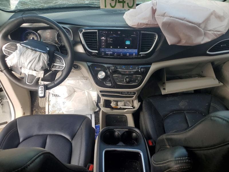 2024 CHRYSLER PACIFICA TOURING L 8