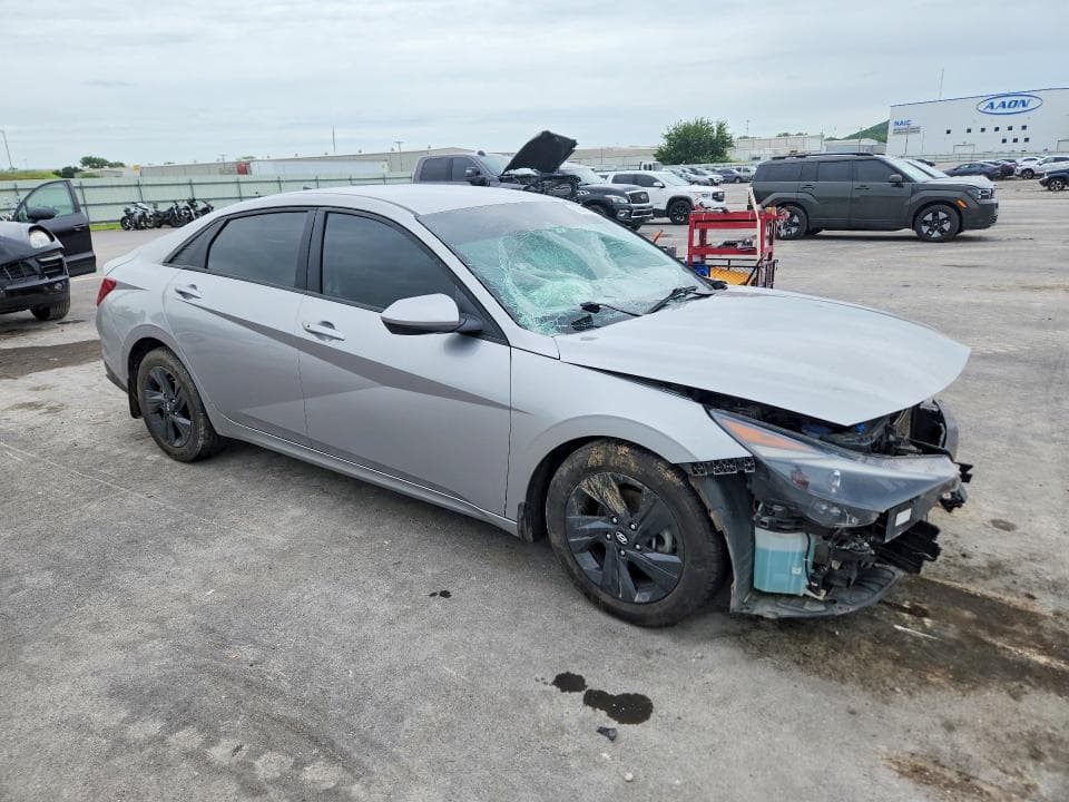 2021 HYUNDAI ELANTRA SEL 4