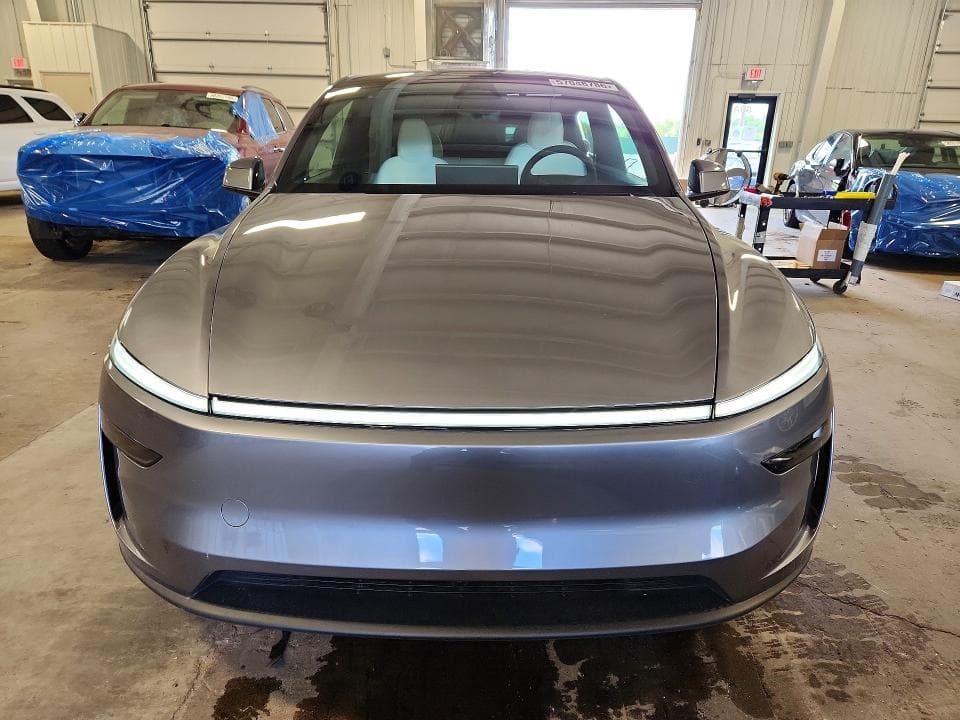 2026 TESLA MODEL Y 5