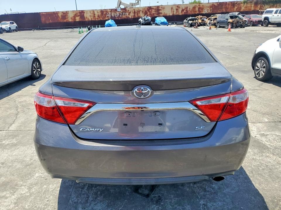 2017 TOYOTA CAMRY SE 6