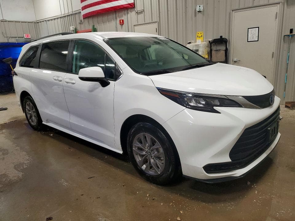 2024 TOYOTA SIENNA LE 4