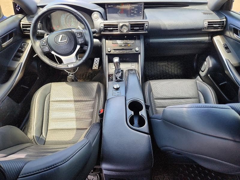 2017 LEXUS IS 350 8