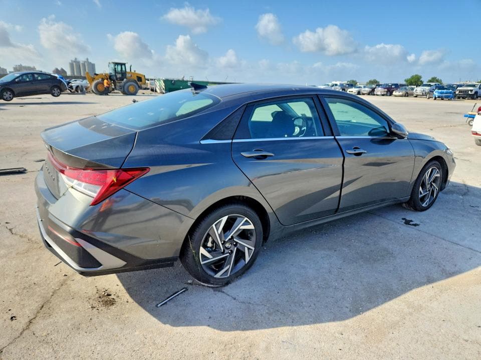 2024 HYUNDAI ELANTRA SEL 3